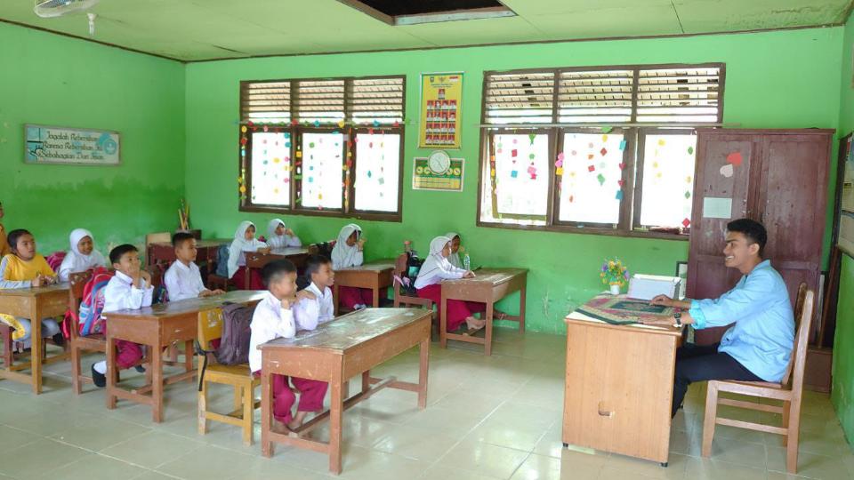 Tim KUKERTA Bantu Proses Belajar Mengajar di SDN 002 Kampung Pinang