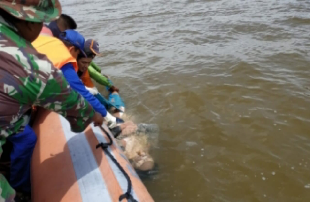 Sesosok Mayat Tersangkut di Jaring Nelayan Sungai Laut Inhil