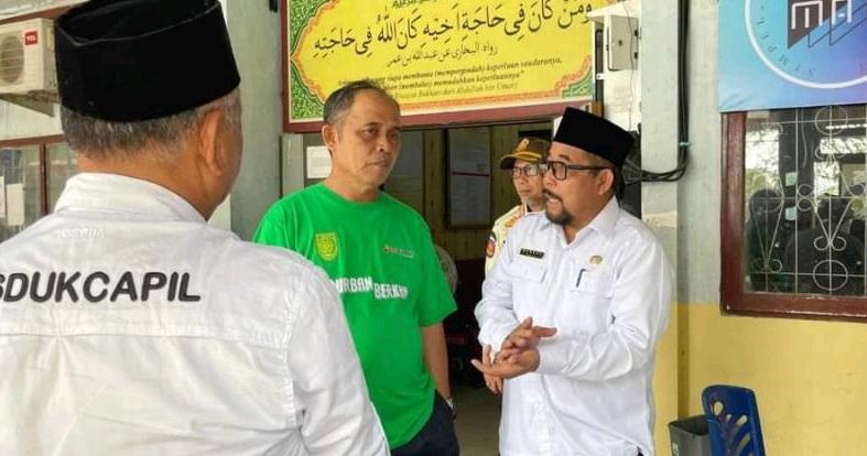 Sambangi Dinas Dukcapil Inhil, Pj Bupati Herman Pastikan Pelayanan Berjalan Maksimal
