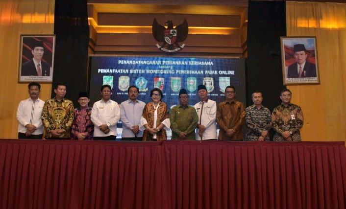 Tentang Pajak Online, Bank Riau Kepri Teken MoU dengan 16 Bupati/Walikota Dihadapan KPK RI