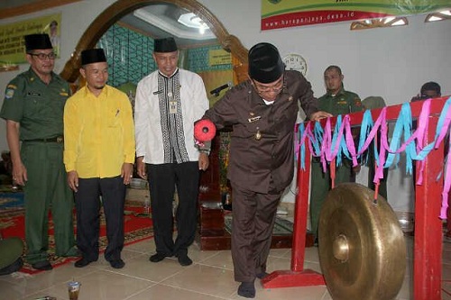 Bupati Wardan Resmikan Pembukaan MTQ di Desa Harapan Tani