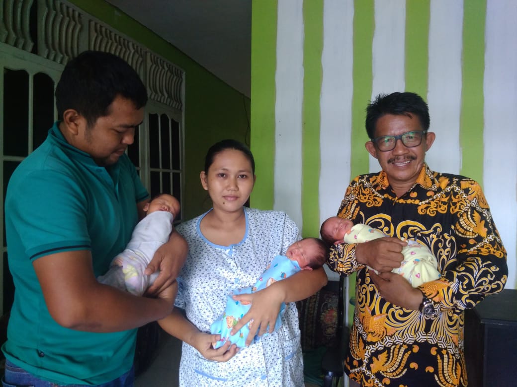 Wakil Rakyat di Inhil Bantu Ibu Melahirkan Bayi Kembar Tiga