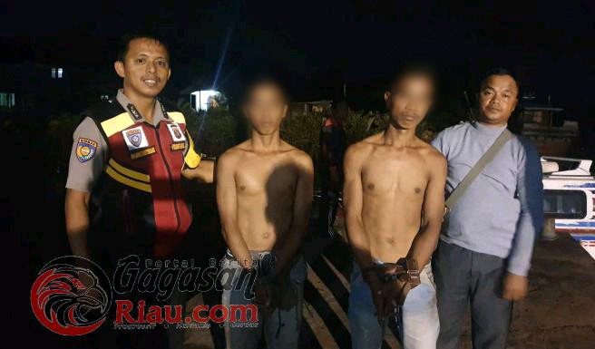 Warga Pelangiran Tangkap Dua Pemuda Pembawa Sabu Dalam Ransel