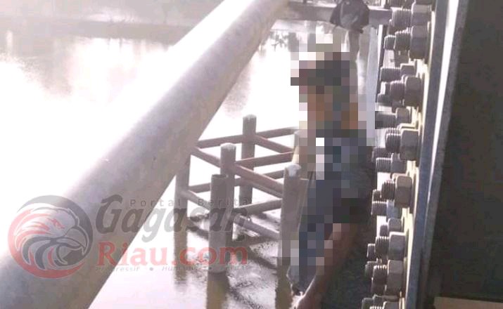 Viral Mayat Tergantung di Jembatan, Netizen: Ada yang Ganjil