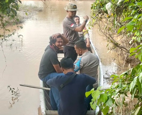 Tim Gabungan Evakuasi Korban Tenggelam di Sungai Batang Lubuh