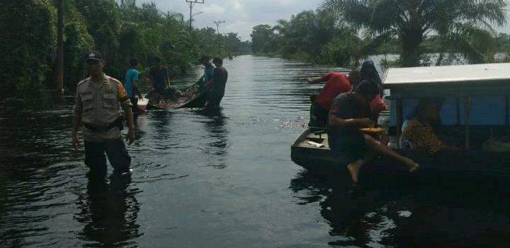 Kapolres Kampar Intruksikan Personilnya Selalu Siaga di Daerah-daerah Terkena Banjir