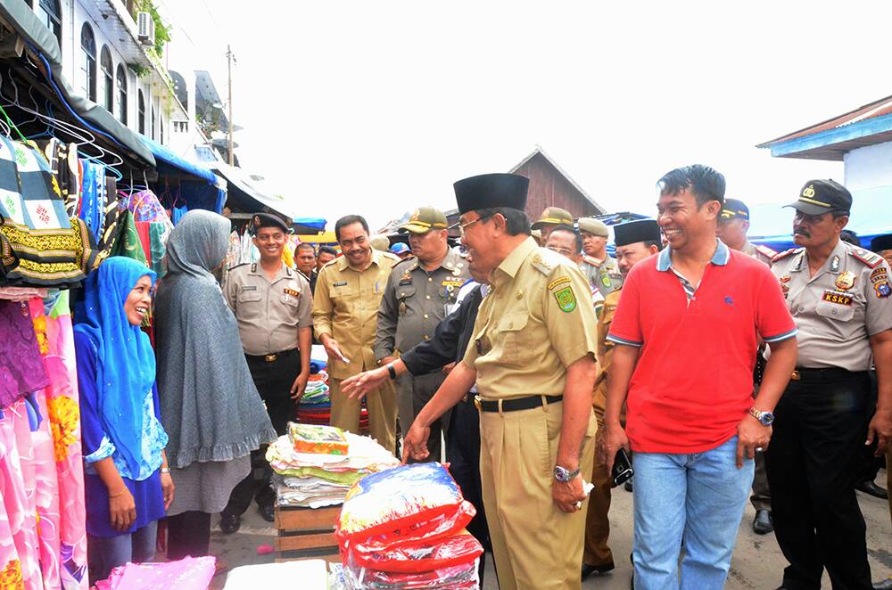 Turun ke Pasar, Wardan Tertawa Dengar Jawaban dari Seorang Ibu