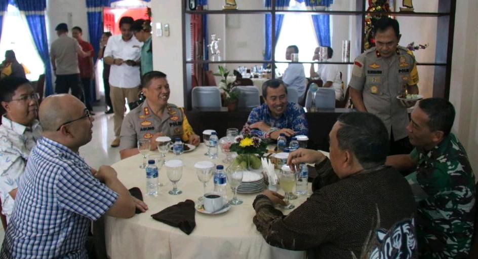 Kapolda Riau Bersama Gubri Hadiri Open House Rumdis Danlanud Roesmin Noerjadin