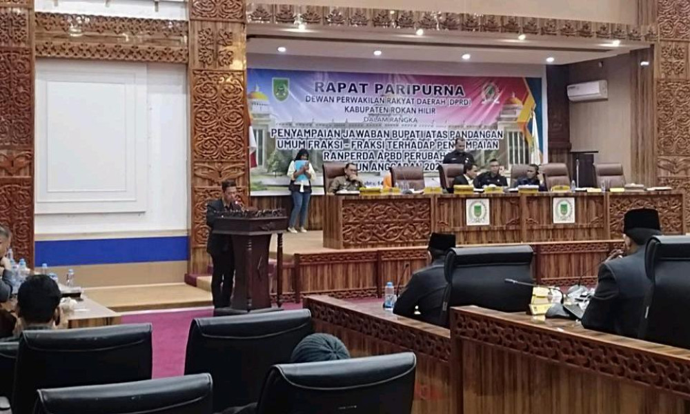 Bupati Rohil Sampaikan Jawaban atas Pandangan Umum Fraksi Penyampaian Ranperda APBD Perubahan 2024