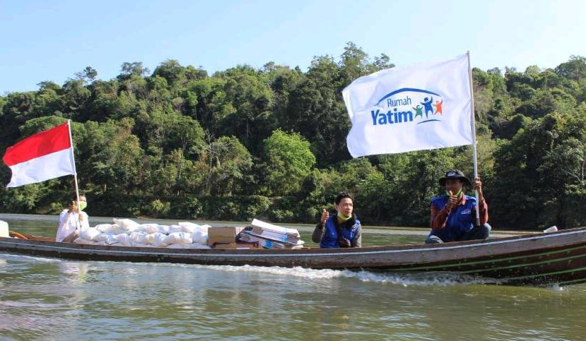 Tim Rumah Yatim Berjuang Salurkan Bantuan ke Pelosok Riau