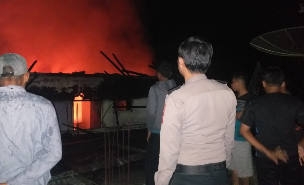 Api Hanguskan Rumah Nenek Ropiah di Desa Tanjung Rambutan