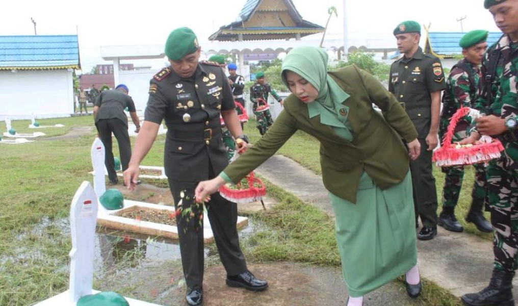 Peringati Hari Juang, Kodim 0314/Inhil Ziarah ke Makam Pahlawan Yudha Bhakti Tembilahan