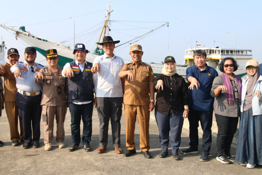 Pj Bupati Inhil Bersama Tim Kemenkomarves RI Tinjau Pelabuhan Parit 21 Tembilahan
