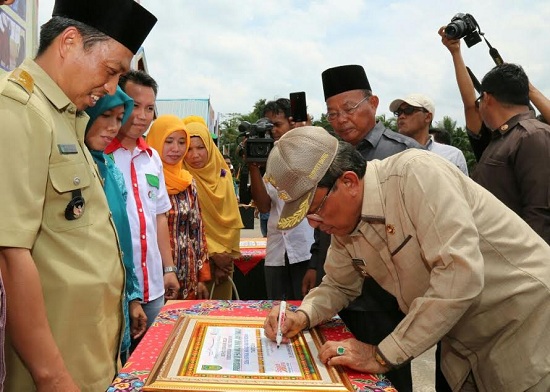 Bupati Wardan Resmikan Program DMIJ Se Kecamatan Kempas tahun 2017