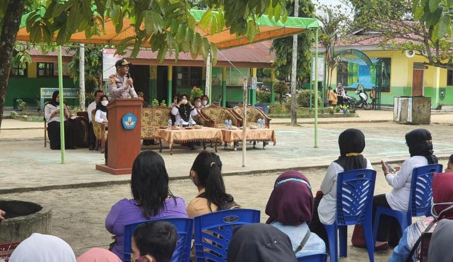 Kapolsek Siak Hulu Sosialisasi Vaksin di SDN 011 Desa Baru