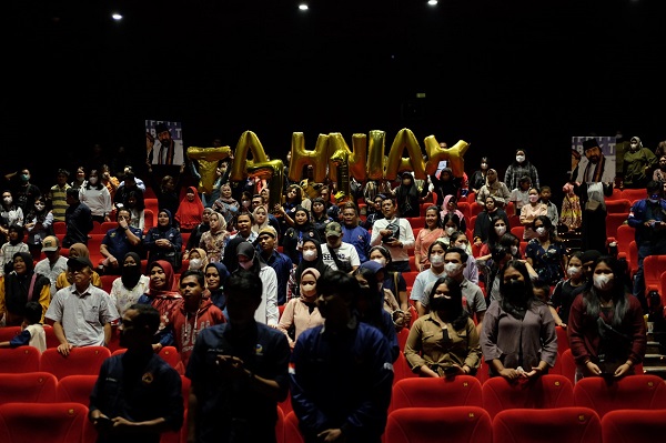 Nasdem Riau Keren, Wagubri bersama 271 Orang Ikut Nobar Film Ngeri-ngeri Sedap  