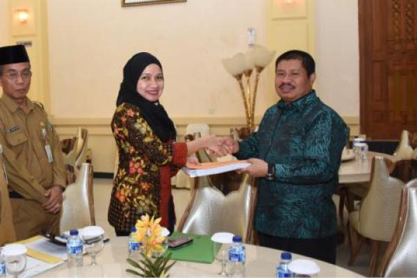 Tuntaskan Audit, Tim BPK Riau Serahkan Dokumen kepada Bupati Bengkalis