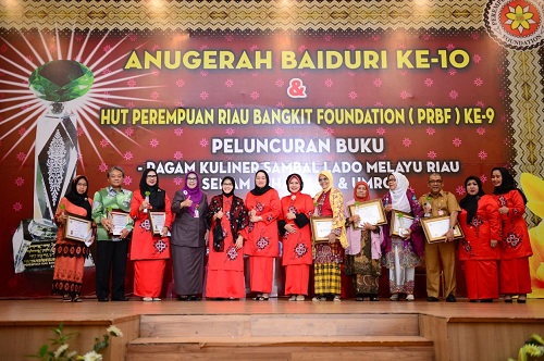 Hadiri Anugerah Baiduri ke 10, Hajjah Sisilita Arsyadjuliandi Dorong Kaum Perempuan Riau Kreatif
