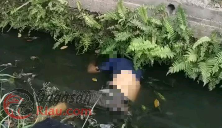 Mayat Pria Mengapung di Parit Pembatas Jalan Riau Pekanbaru