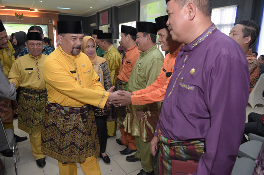 Edy Natar Hadiri FGD Bahas Strategi Dan Kebijakan Untuk Pengembangan Sistem Integrasi Sawit Sapi Di Provinsi Riau