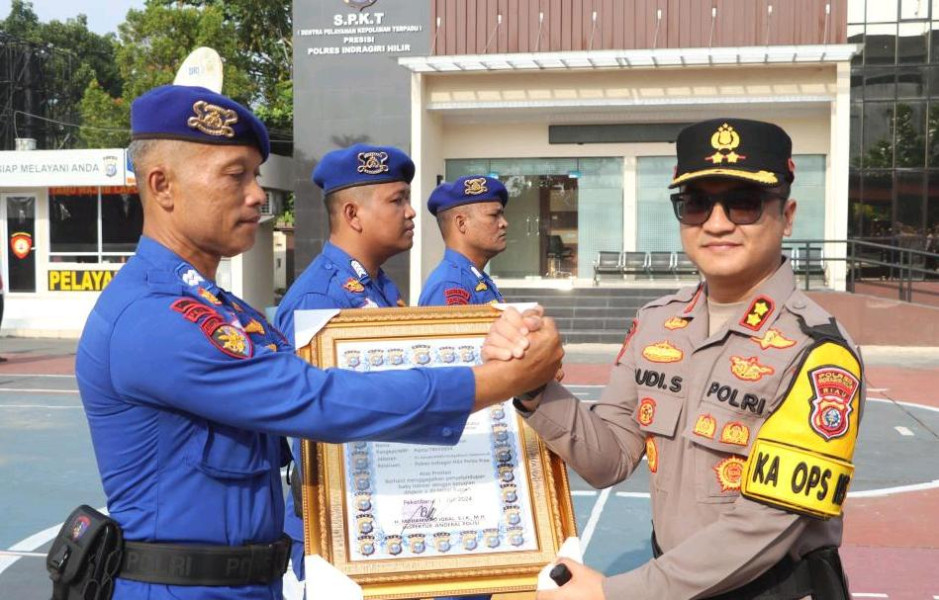 17 Personil Satpolairud Polres Inhil Terima Penghargaan Atas Keberhasilannya Ungkap Penyeludup Baby Lobster