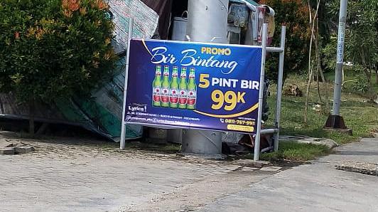 DPRD Minta Tindak Tegas Spanduk Promo Miras di Jalan HR Soebrantas Pekanbaru