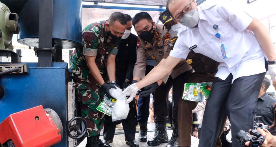 Polda Riau Musnahkan 82,94 KG Sabu, Wagub Riau Apresiasi Kinerja Kapolda