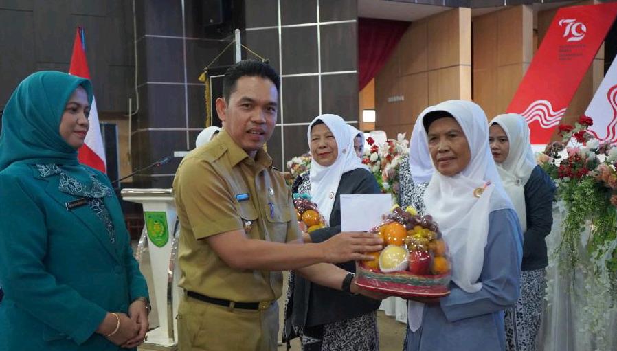 Pj Bupati Inhil: Bidan Malaikat Penyelamat Pertama Kehidupan