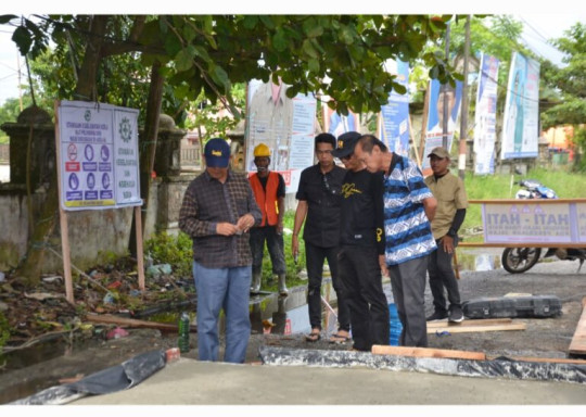 Pj Bupati Inhil Tinjau Progres Peningkatan Jalan HR Soebrantas Tembilahan