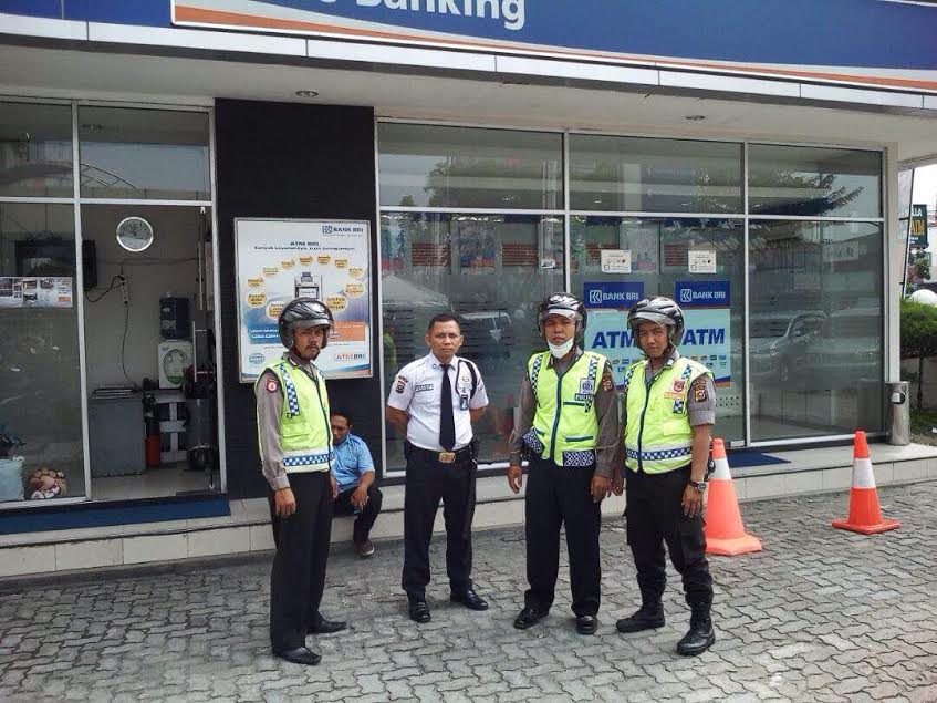 Jaga Keamanan Warga Kota, Polresta Pekanbaru Gelar Patroli Dialogis di Galery ATM