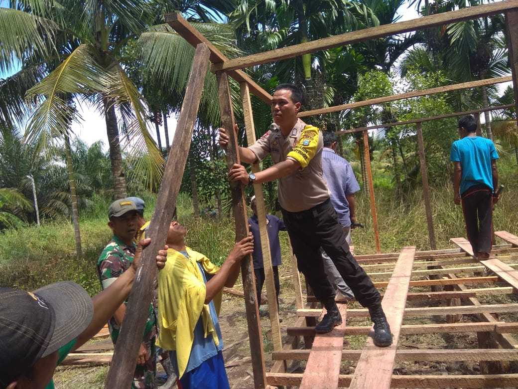 Mata Janda Tua di Tembilahan Berkaca-kaca Rumahnya Dibedah