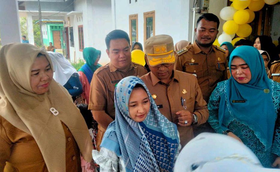 Sekda Rohil Buka Launching Crash Polio di Kepenghuluan Paret Aman