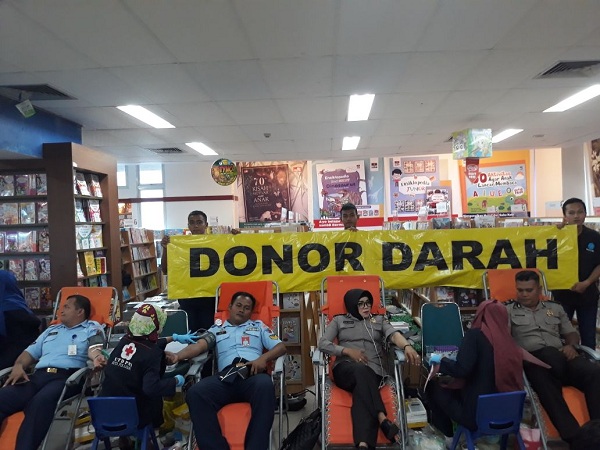 Personel TNI AU Lanud Rsn Donorkan Darahnya