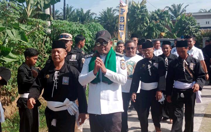 H Zukri Letakkan Batu Pertama Pembangunan Padepokan PSHT