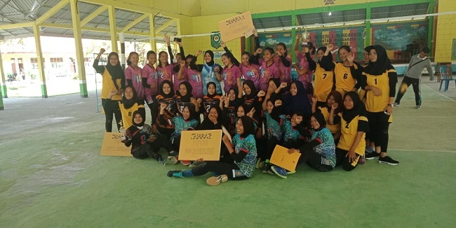 Tim Voli Putri Binaan PT KTU Juara Tingkat SMA