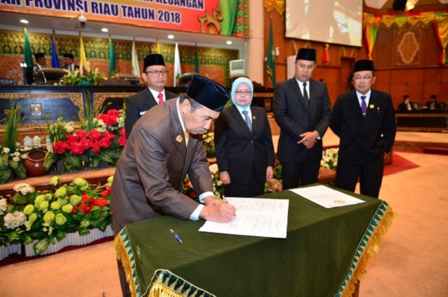DPRD Riau Paripurnakan Penyerahan LHP BPK RI LapKeu Pemprov Riau 2018