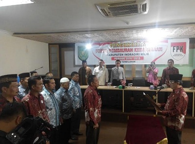Bupati Wardan Lantik FPK Kabupaten Inhil Periode 2016-2019