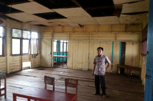 Siswa SD Kuala Kampar Belajar di Bangunan Hampir Roboh dan Membahayakan