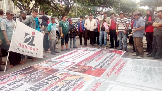 Laporan Mengendap, SMKB Desak Polda Riau Tindaklanjuti Ijazah Palsu Amril Mukminin