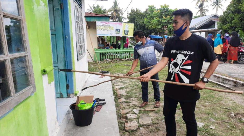 Bakti Sosial Cara Relawan Milenial Riau Sambut HUT Partai NasDem ke-9