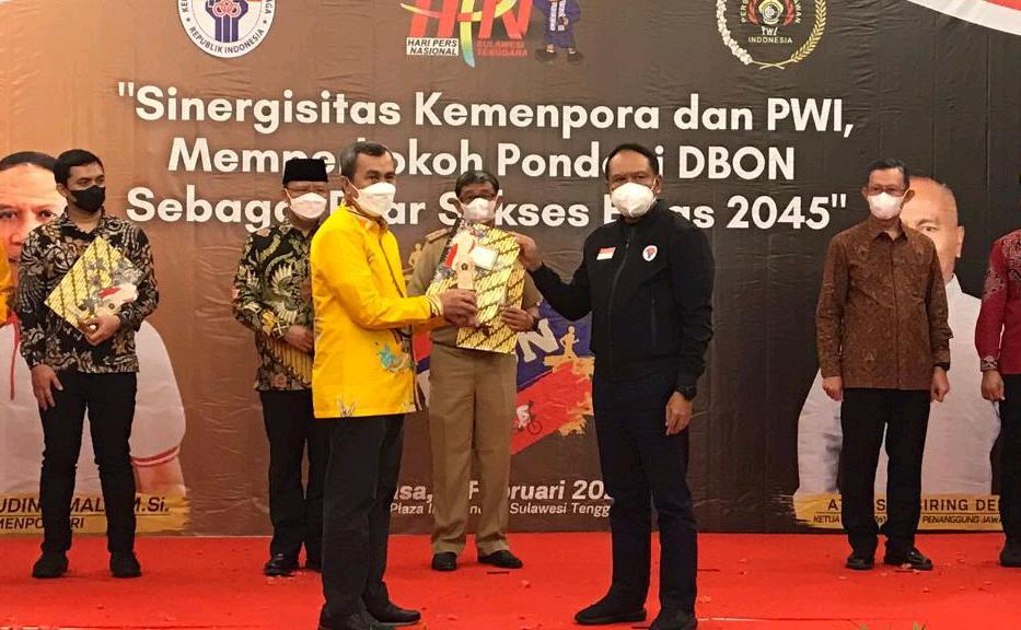 Menpora Apresiasi Komitmen Gubri Jadikan Riau Centra DBON Cabor Dayung