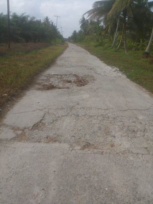 Sejak Tahun 1999, Jalan Pahlawan di Sungai Apit Kabupaten Siak Ini Tak Pernah Diperbaiki