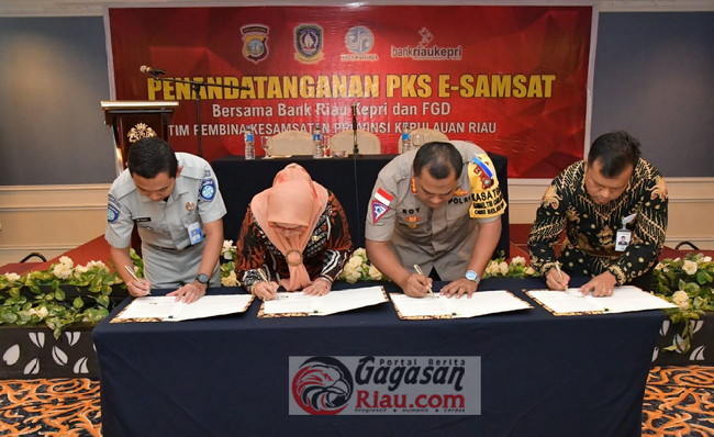 Masyarakat Resmi Gunakan e-Samsat Bank Riau Kepri