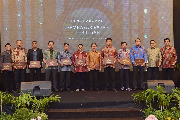 Lagi Bank Riau Kepri Raih Penghargaan Pembayar Pajak Terbesar Dari DJP Kanwil Riau dan Kepri