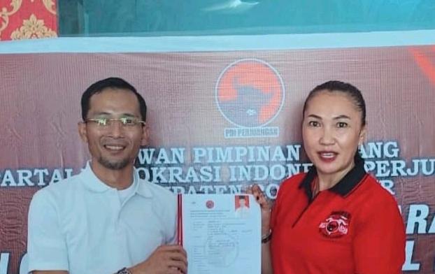 Ikut Cakada, Mantan Wabup Rohil Erianda Kembalikan Formulir ke DPC PDI-P
