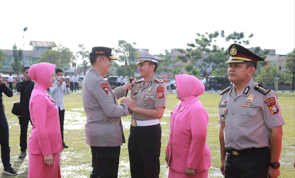 866 Personel Jajaran Polda Riau Naik Pangkat