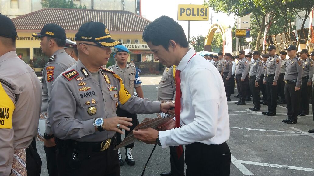 Upacara Kenaikan Pangkat dan Penyerahan Penghargaan Personel Berprestai Polresta Pekanbaru