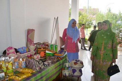 Hajjah Zulaikha Wardan Hadiri Konferwil VI NU Riau