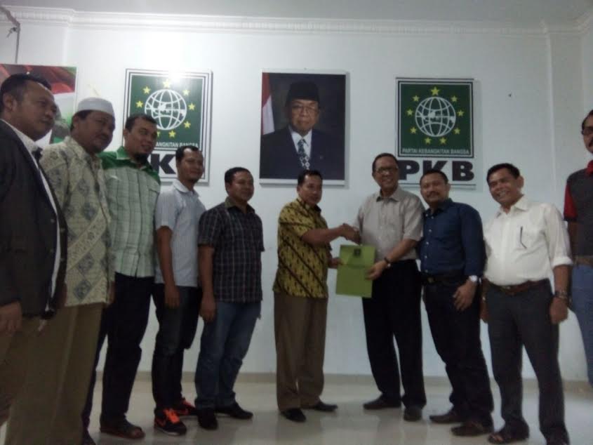 PKB Riau Serahkan SK Dukungan Pilbup Kampar Untuk Aziz Zaenal