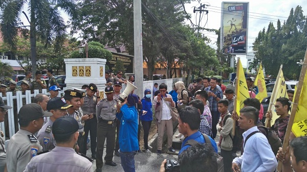Diduga Berpolitik Praktis, Kadisdik Riau Didemo Mahasiswa